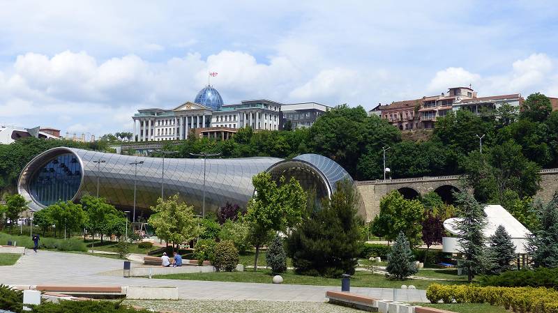 Georgien - Tbilisi- Alt und modern