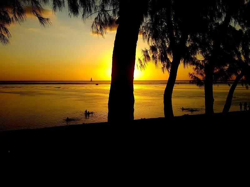 Strand und Sonnenuntergang auf La Réunion