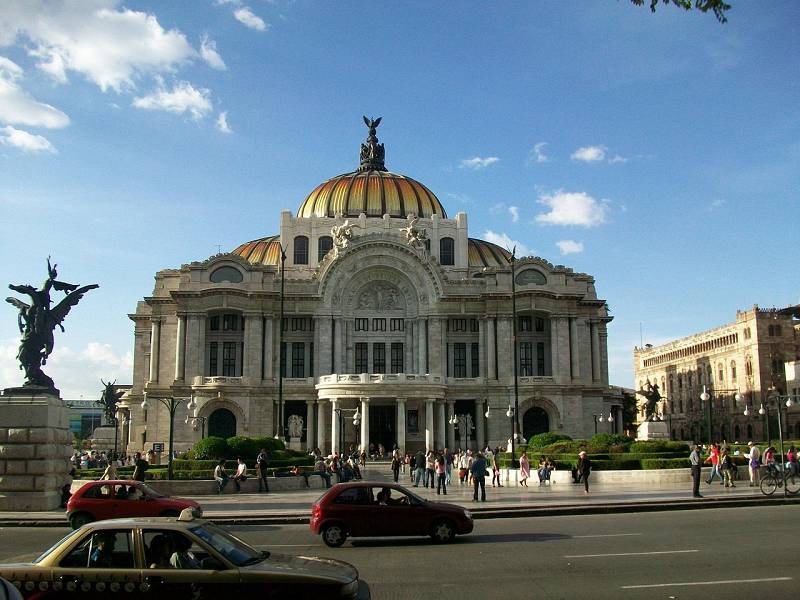 Leben mit Familie in Mexiko - Palast in Mexiko Stadt