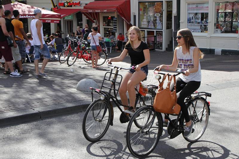 Mit Fahrrad durch Amsterdam
