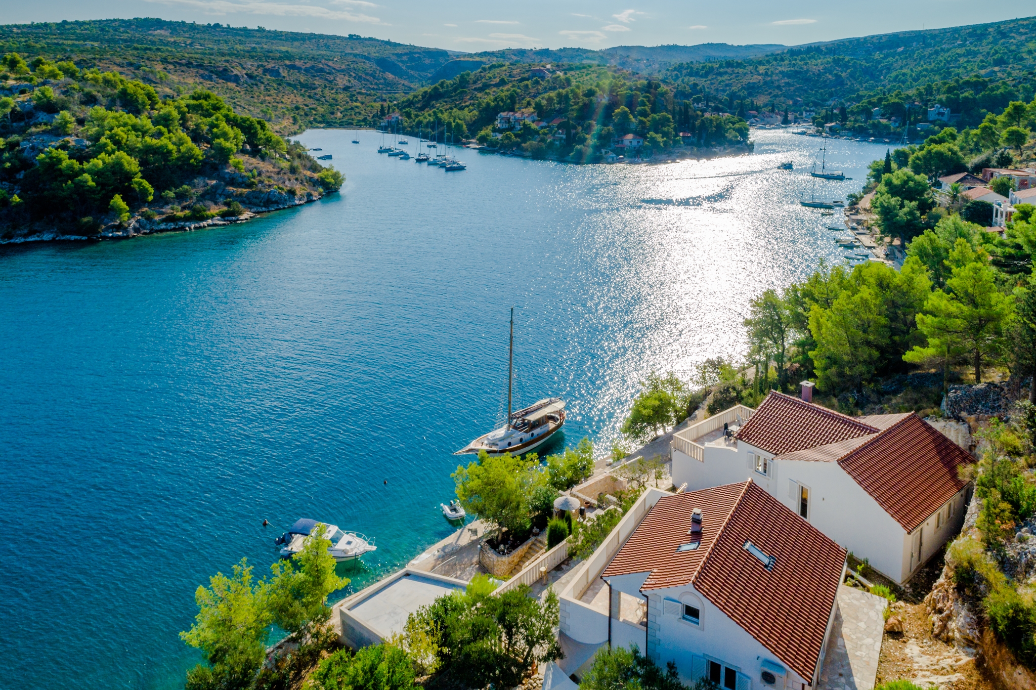 Villa Thea Kroatien, Insel Brac, Ferienhaus und Bootsvermietung, 4 Sterne Haus direkt am Meer