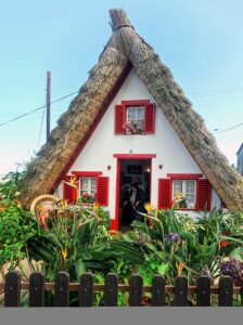 Typisches Madeira-Haus in Santana