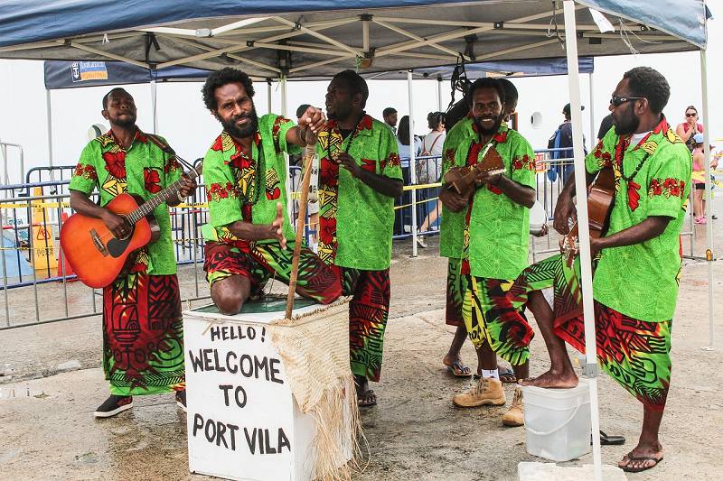 Musikgruppe bei einem Empfang in Port Vila